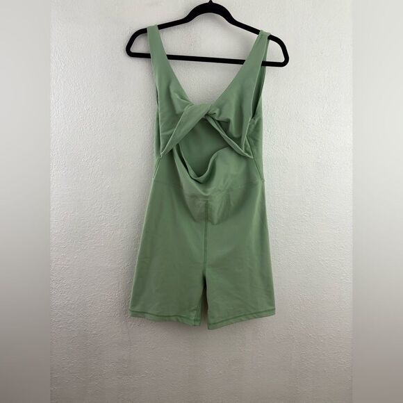 WE WORE WHAT Twist Cutout green Bodysuit size L - Picture 2 of 9